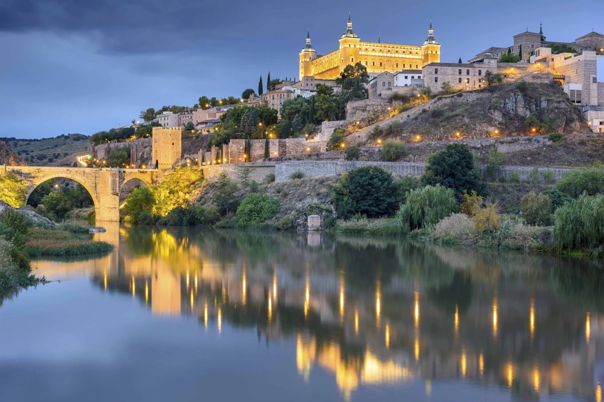 Toledo, Ruta del Quijote y Puy du Fou